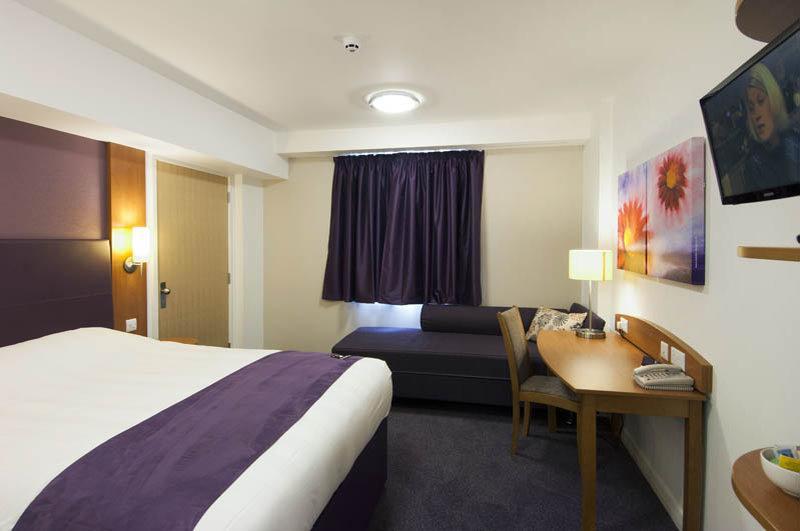 Premier Inn Huddersfield West מראה חיצוני תמונה